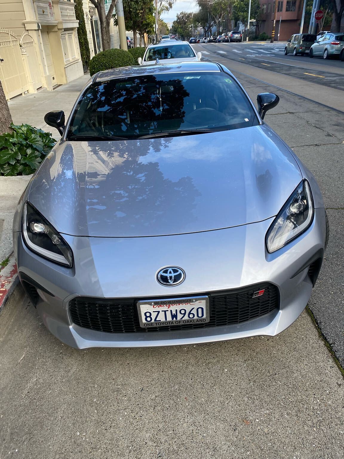 Photo of car in the street with license plate 8ZTW960 in California