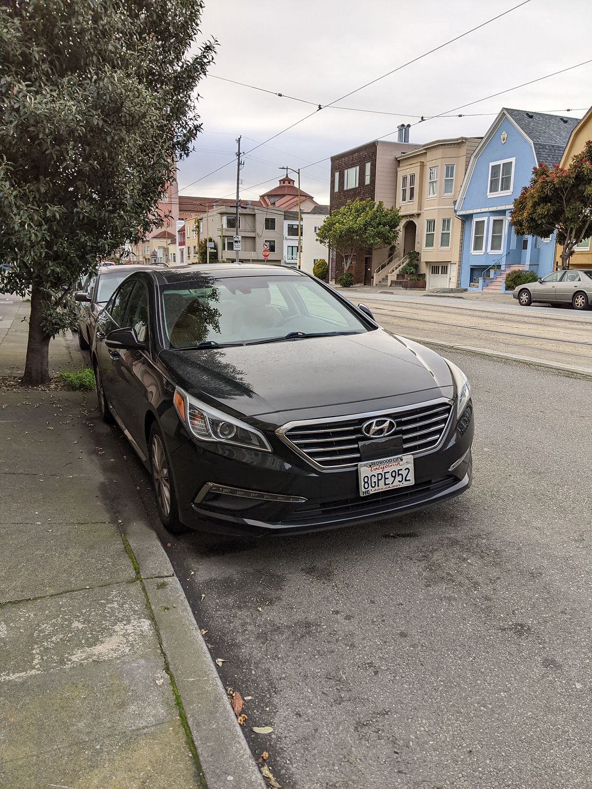 Photo of car in the street with license plate 8GPE952 in California