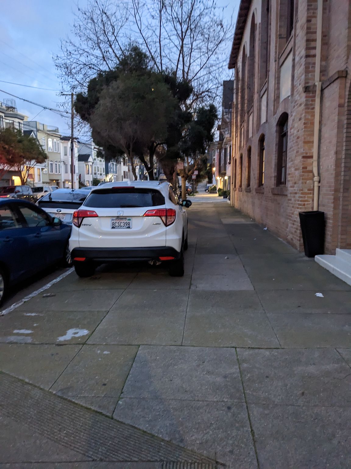Photo of car in the street with license plate 8CSC398 in California