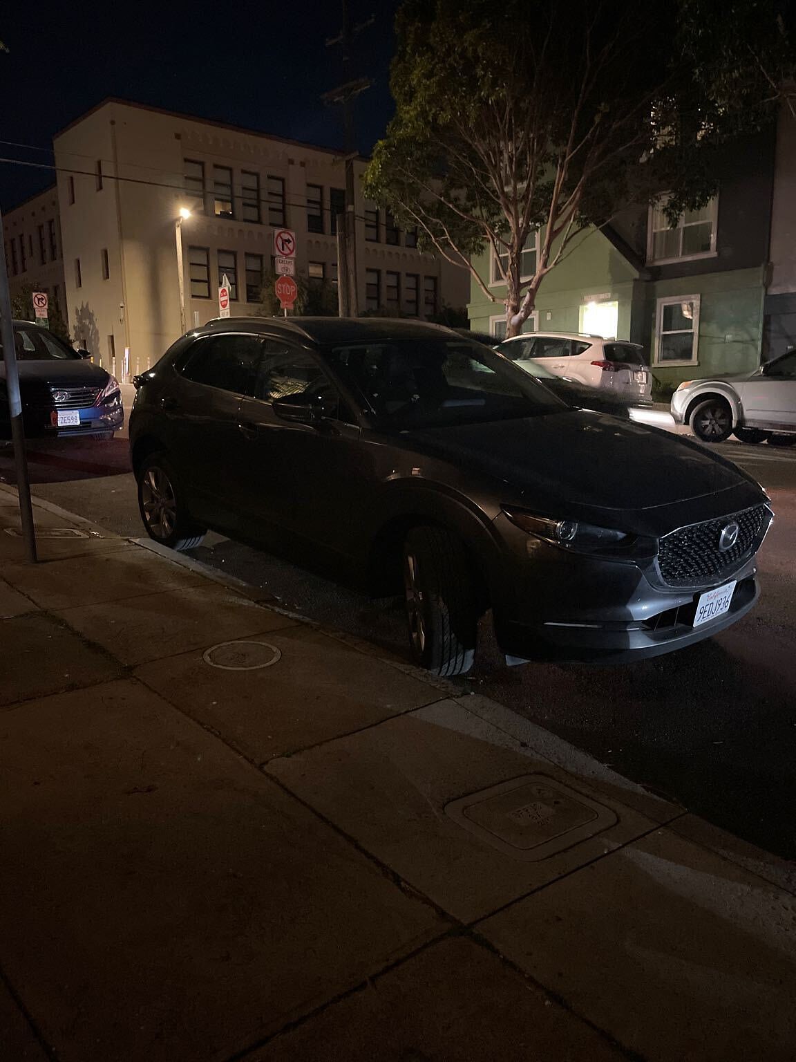 Photo of car in the street with license plate 9EDJ936 in California