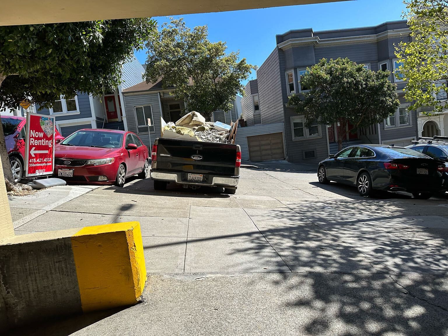 Photo of car in the street with license plate 7J49709 in California